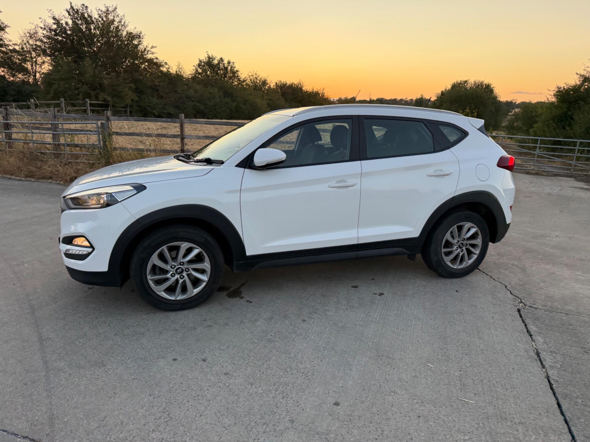 Hyundai TUCSON 2.0 CRDi Premium SE 4WD Euro 6 5dr — photo 68 of 102